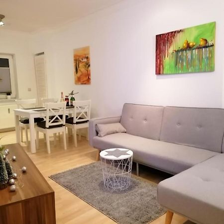Schoene Wohnung, Zwei Schlafzimmer, Zentrumsnah, Erdgeschoss In Greifswald Esterno foto